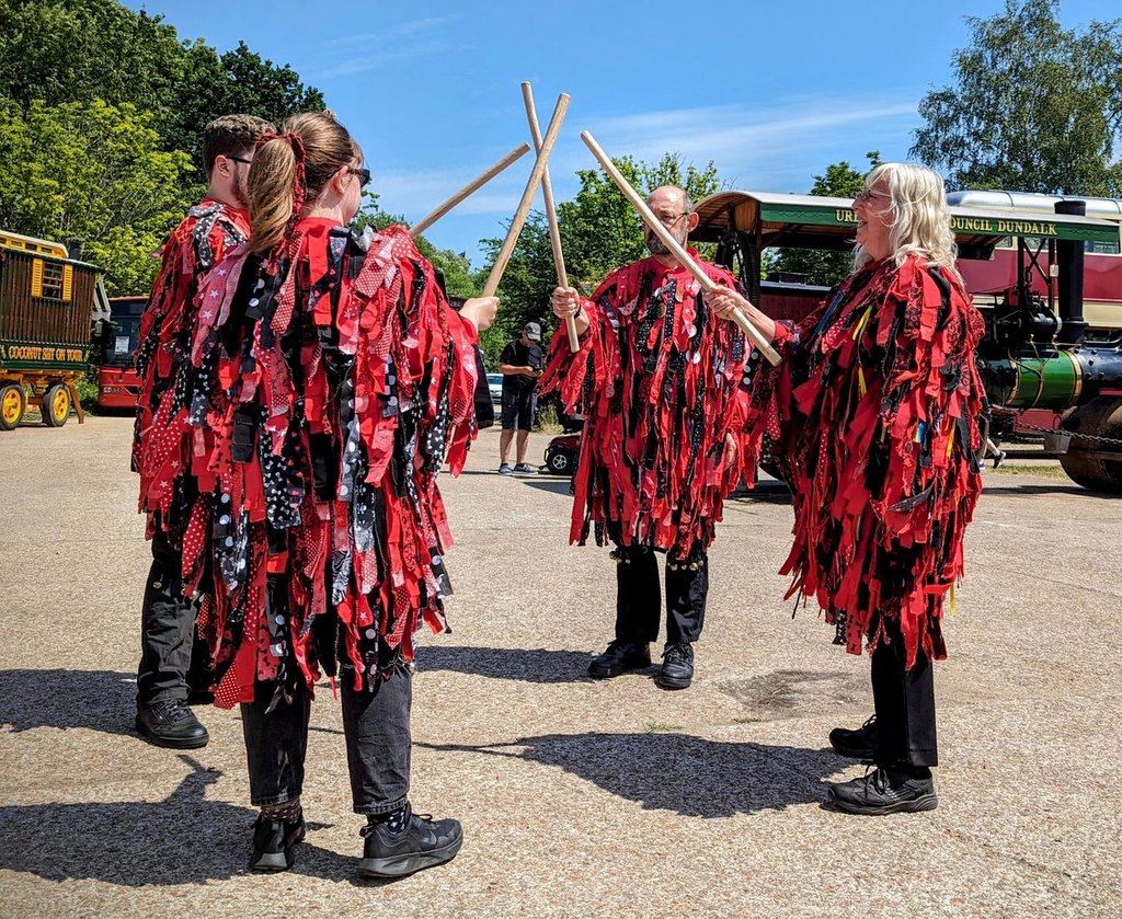 BeggarsFair's tweet photo. 4 days to go to #BeggarsFair....if you're after a family friendly day then the Memorial Park Stage is your destination with Whitelegg's Amusements New Forest Ice Cream and other traders plus music and Asian, Belly &amp; Morris dance to keep you entertained!
https://t.co/7GXvyeawey https://t.co/vuQL02yX7X