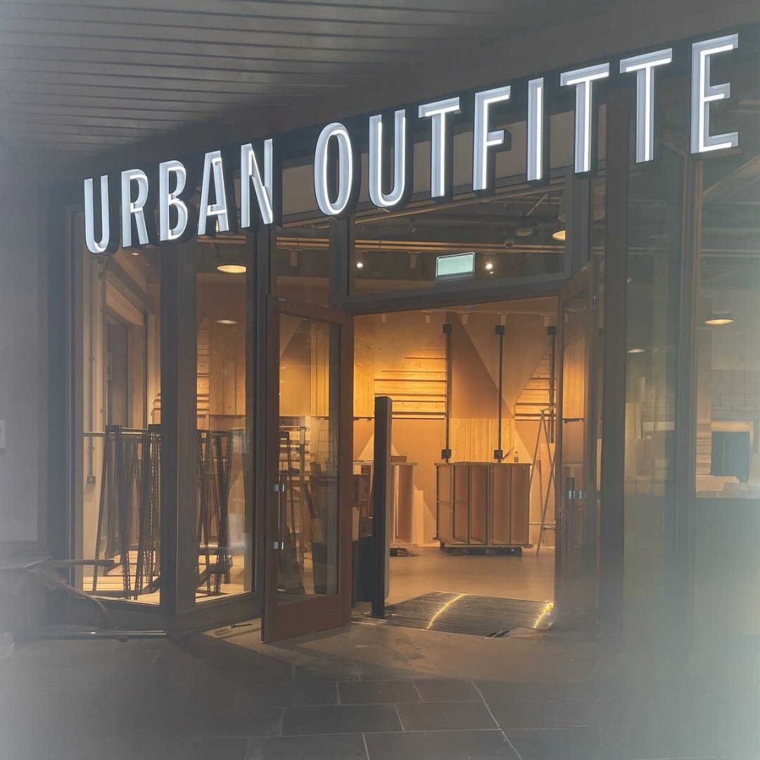 Chantry_place's tweet photo. IT IS TIME.  We can finally announce that global lifestyle retailer Urban Outfitters is officially opening Thursday 6th July at 9am.  Wednesday night will see a launch party from 5pm-8pm at the new store, drinks by Trip drinks and live music from Lozeak! https://t.co/EuspP4XimY