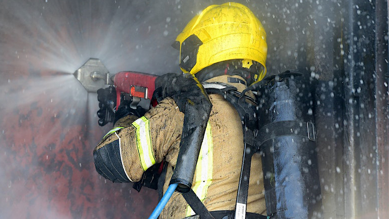 LincsFireRescue's tweet photo. Ever wondered what it takes to be an On-Call Firefighter? Come along to one of our 'Have A Go’ days and find out!

Our next one is on 13 July, sign up here: https://t.co/vjZTcqUZoB https://t.co/LnGsG3kEcG