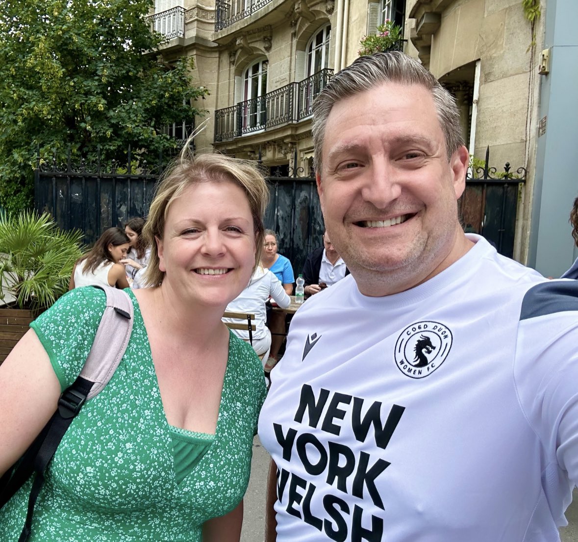 Our co-founder is back in Paris this week, and got to meet up with Kate Rousseau-Williams (Paris via Bangor) from the Paris Welsh Society, to chat about how New York Welsh and Paris Welsh can work together to foster better diaspora power 🗽🏴󠁧󠁢󠁷󠁬󠁳󠁿🇫🇷🍻