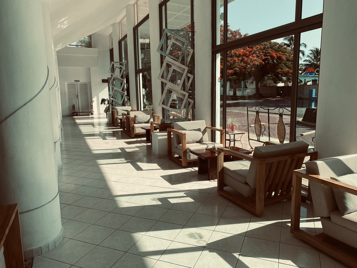 HSunbeach's tweet photo. Rayos de sol iluminan las mañanas de nuestro lobby, su presencia completará el día. 
# HotelSunBeach #GranCaribeHotels #CubaÚnica #Varadero #soldeverano #veranoconamor 
.
.
🌐:https://t.co/rzxFoPvqKO https://t.co/0pCgaCDY1i