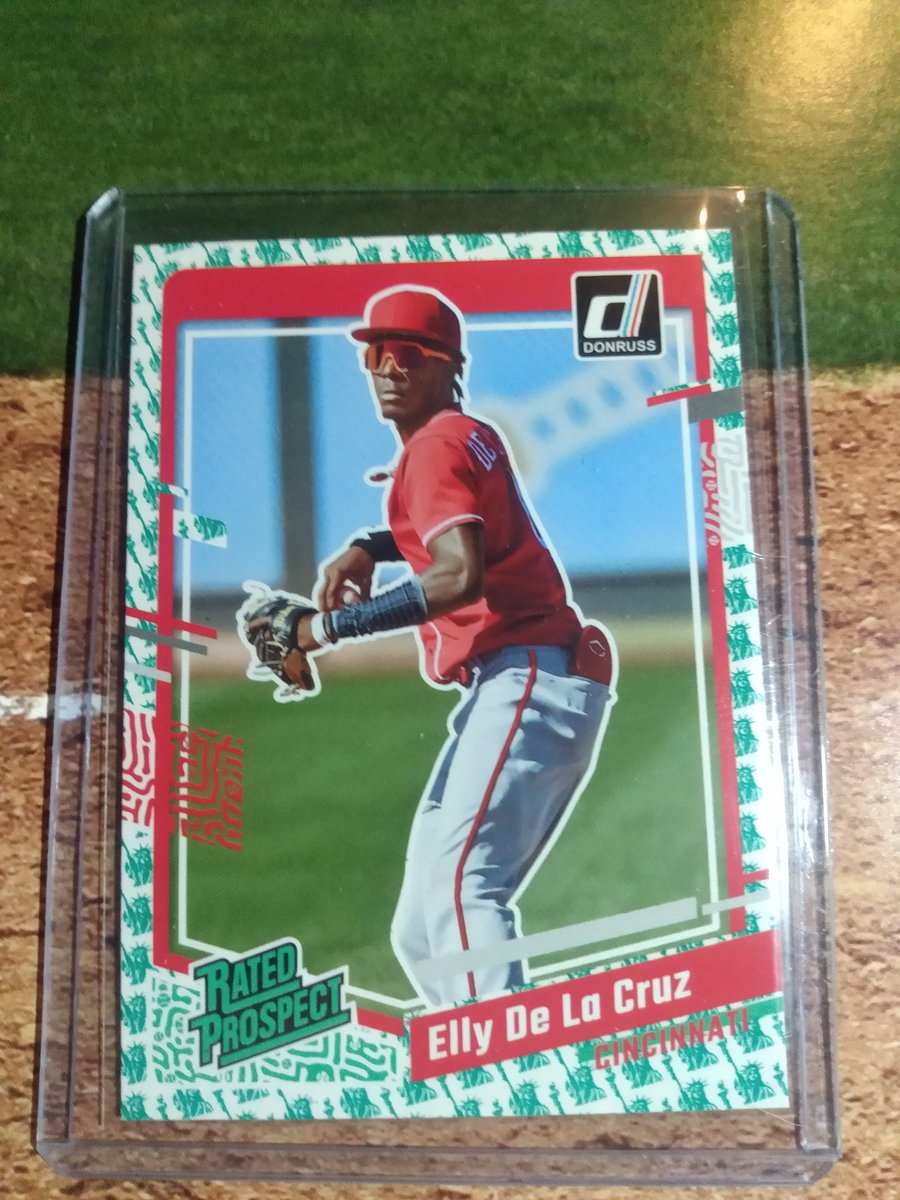 How's about an #IndependenceDay giveaway! 

No need to follow. U.S. residents only please. 

Just give a retweet and spread some love to someone. 

Winner drawn Thursday for the Elly De La Cruz Liberty card. 

Good luck to all. Have a great day!