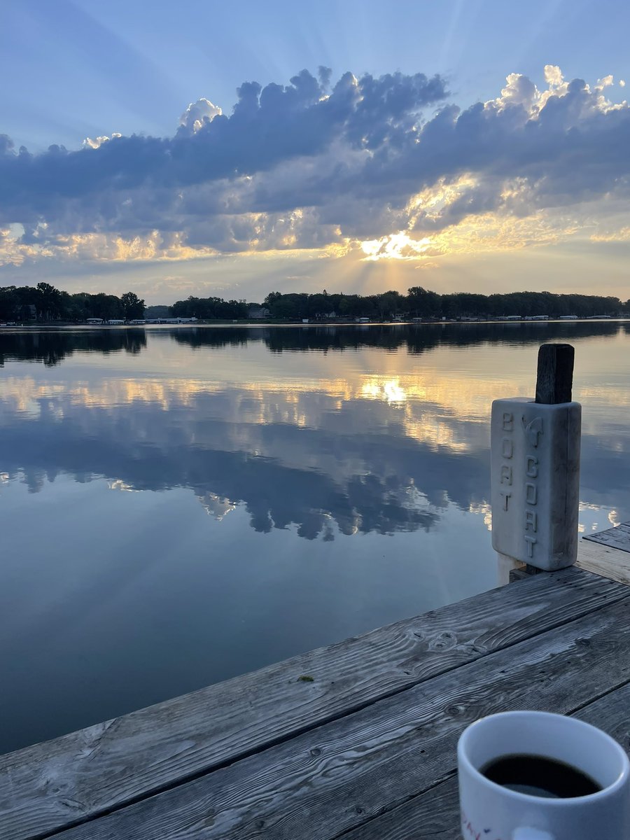 thatreynoldsboy's tweet photo. Happy performative patriotism day! Be sure to say the special words and stand for the sacred song so super-duper magical Sky Cloth do the freedom and Liberty stuff. #dockcoffee #Minnewashta https://t.co/4h26PLPUHl
