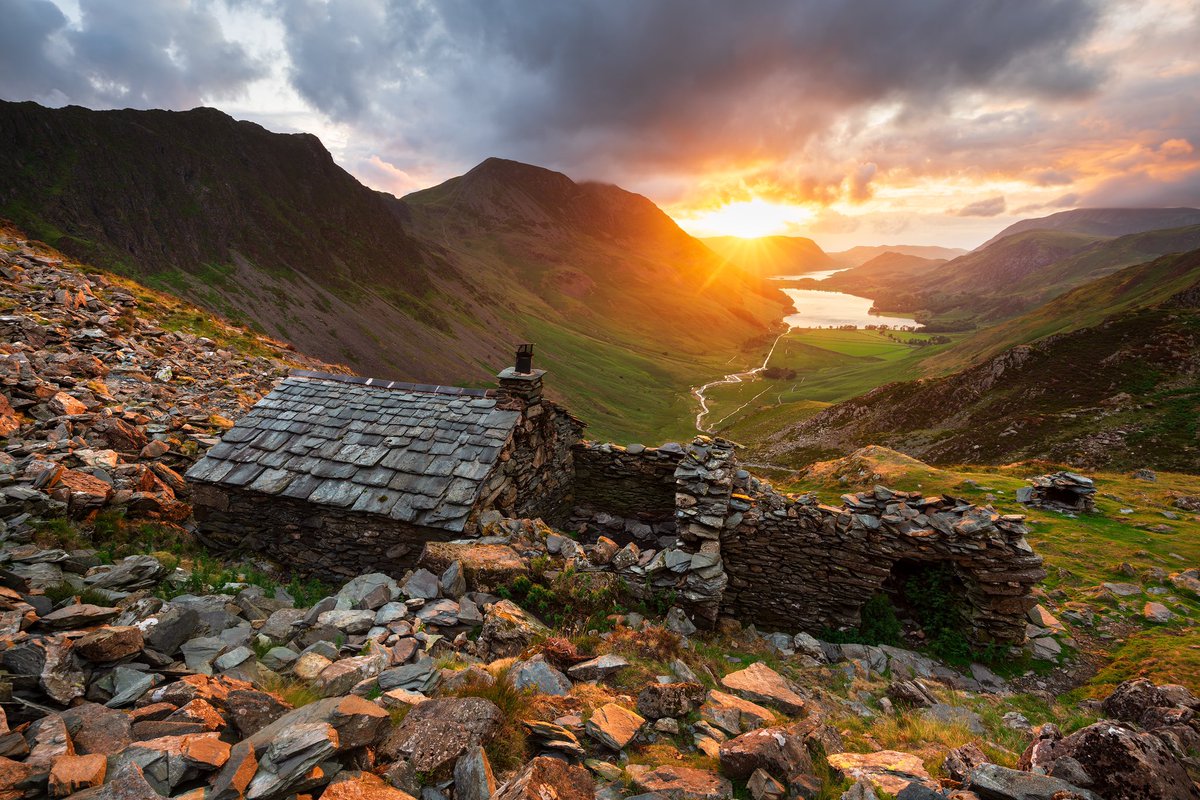 danielkayphoto's tweet photo. Lovely light but crappy clouds at Warnscale Bothy last night. Never the less, was great to spend a few hours with fellow photographer David Jenner! #lakedistrict #warnscalebothy #landscapephotography https://t.co/2cGErUpfKb