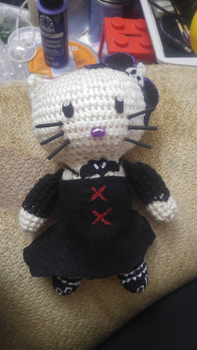 GM Awesome people. Hope you all have a great day. Loved getting to make a goth Hello Kitty. I think it turned out cool. What do you think? #HelloKitty #goth #crossovers #kittywhite #japanese #Japan #London #mimmy #sanrio #animation #crochet #geekgirl #yukoshimizu #kitty #Cat