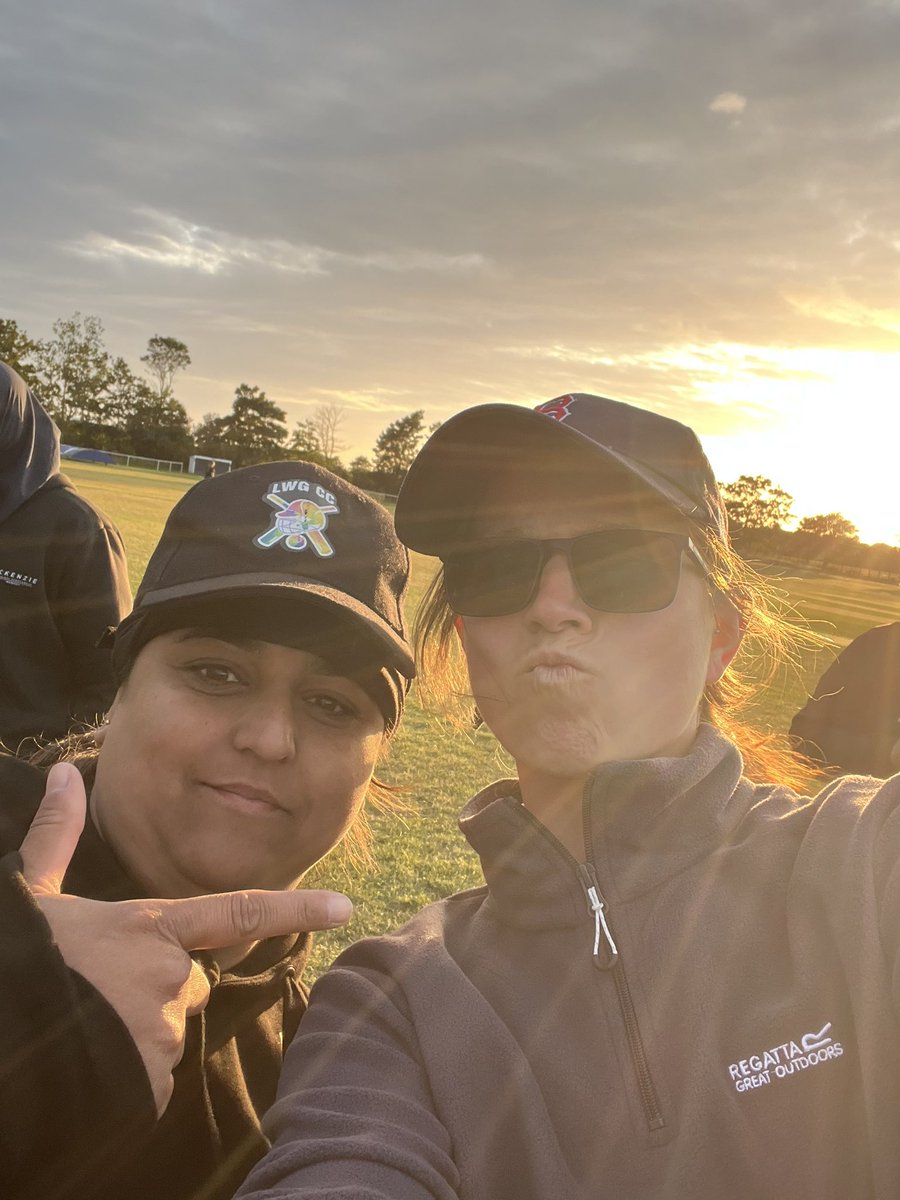 sophm14's tweet photo. @LutonWGCC @Cricket_East @ElstowBelles @boxinsaveslives @CEperformance1 great to see you guys all again- luckily the weather held! Looking forward to the return fixture next month 👍 https://t.co/HQNqiIzt8Z