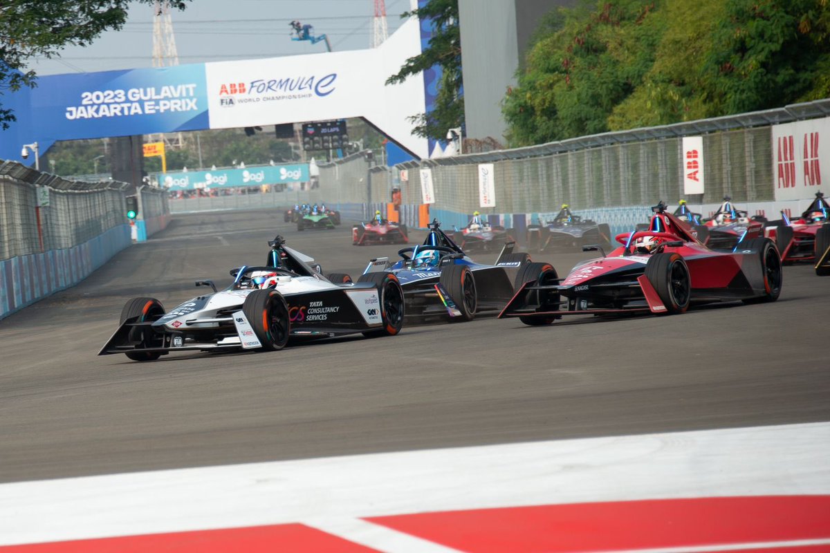 Sudah sebulan lebih berlalu sejak kita nonton #JakartaEPrix di Ancol! Huwaaa kangennn 😭

Coba sini share foto kalian pas lagi nonton Formula E bulan lalu! ☝️