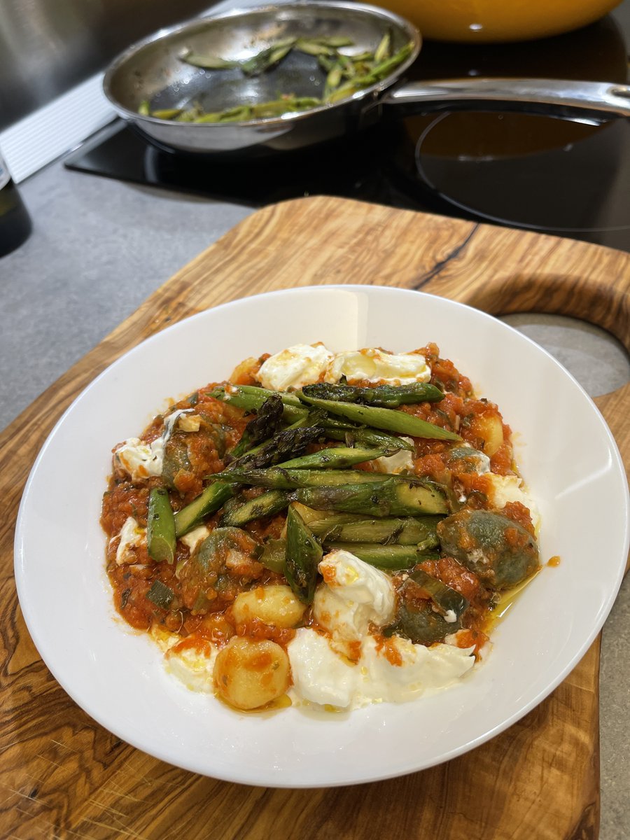 almashealthyck's tweet photo. Delicious gnocchi dinner with cheese.
#almashealthycooking #almasrecipes #gnocchi #pastadinner #delicious #dinnertime #familydinner #italiandinner #italy #tastyfood #foodies #yummy https://t.co/RawFWZtiPc
