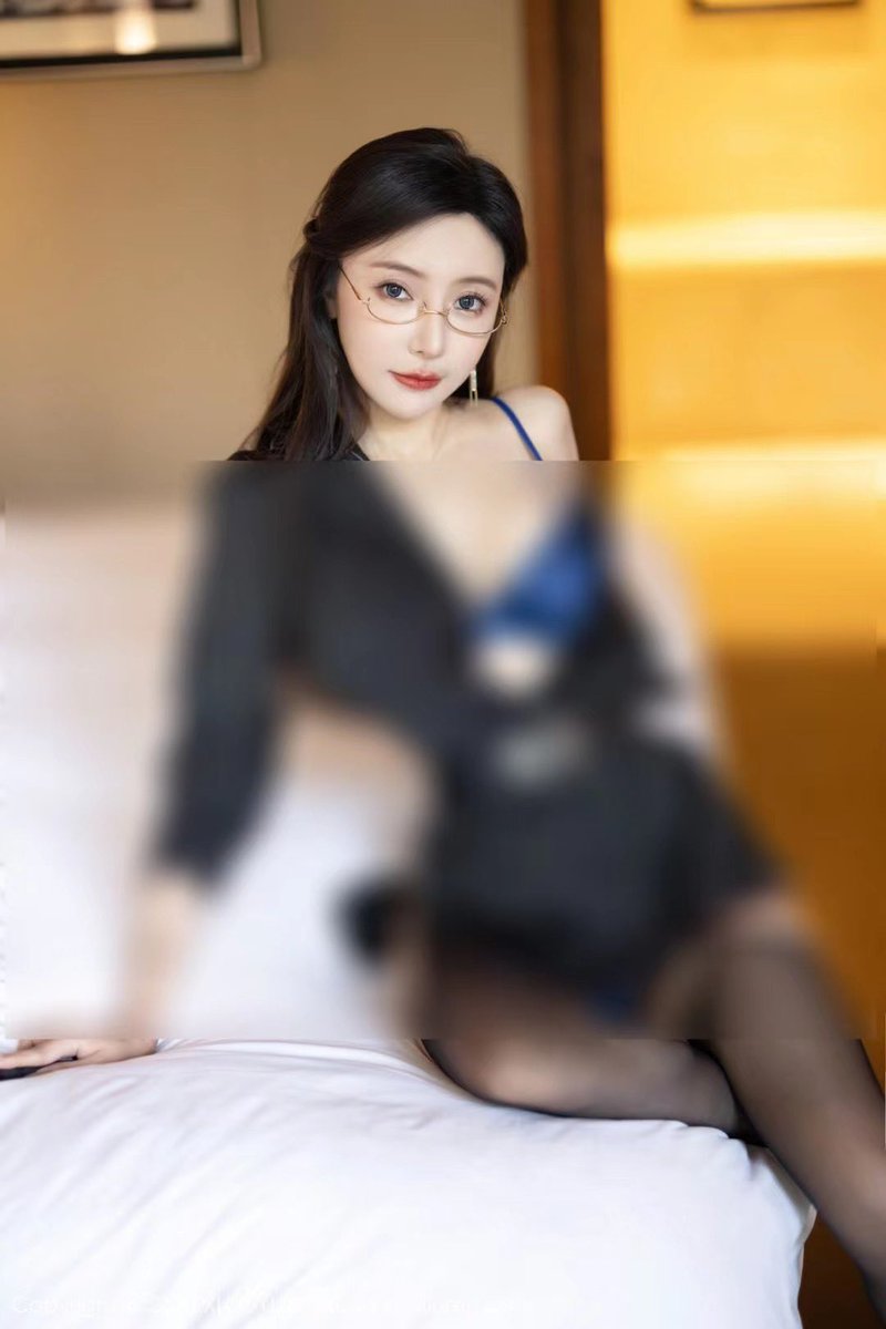 2023.07.04新图上新💕

“别人的心在左边，我的心在你那边”

高清完整版写真106P https://t.co/i8HrMPHEYf