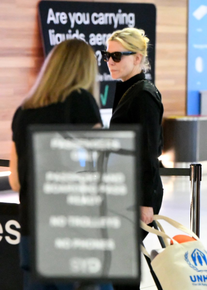 brcblanchett's tweet photo. Cate Blanchett no aeroporto de Sydney, Austrália, hoje, 04 de Julho.

📸 Confira mais fotos em https://t.co/fFvodlqNh6 https://t.co/TINLeG2hl6