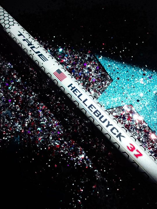 truetemperhcky's tweet photo. 🇺🇸4th of JULY GIVEAWAY🇺🇸
Celebrating Independence Day in style - @truetemperhockey x @usahockey are teaming up to giveaway this LIMITED EDITION Connor Hellebuyck TRUE CATALYST Goalie Stick!

Details to enter below👇 https://t.co/cH65vBavEc
