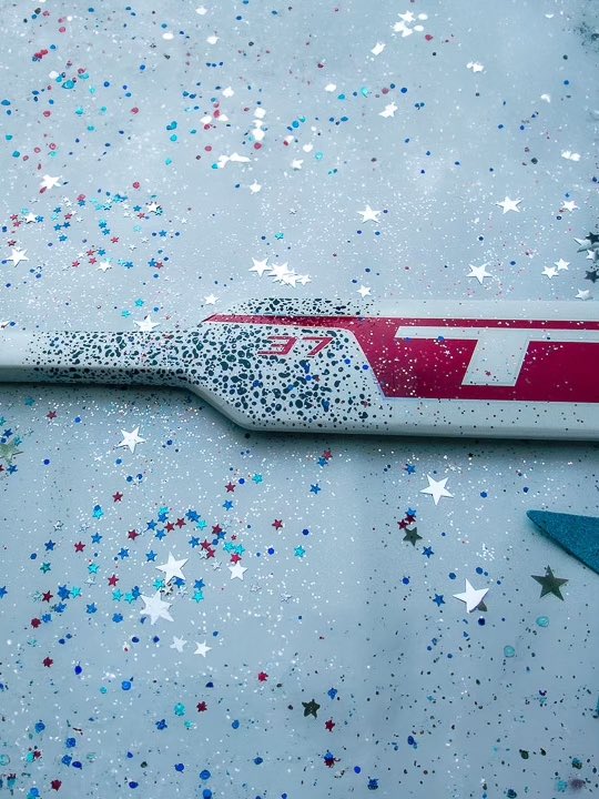 truetemperhcky's tweet photo. 🇺🇸4th of JULY GIVEAWAY🇺🇸
Celebrating Independence Day in style - @truetemperhockey x @usahockey are teaming up to giveaway this LIMITED EDITION Connor Hellebuyck TRUE CATALYST Goalie Stick!

Details to enter below👇 https://t.co/cH65vBavEc