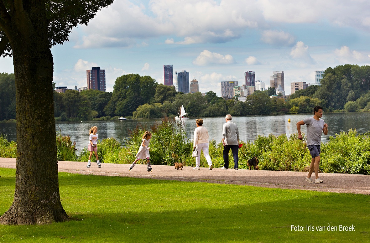 Wat betekent het om te werken aan een gezonde leefomgeving? Vaak zien we gezondheid als iets wat afgebakend is tot het menselijk lichaam, het domein van de dokter. Maar gezondheid wordt ook voor een groot deel bepaald door de fysieke én sociale omgeving.
veldacademie.nl/nieuws/2023/07…