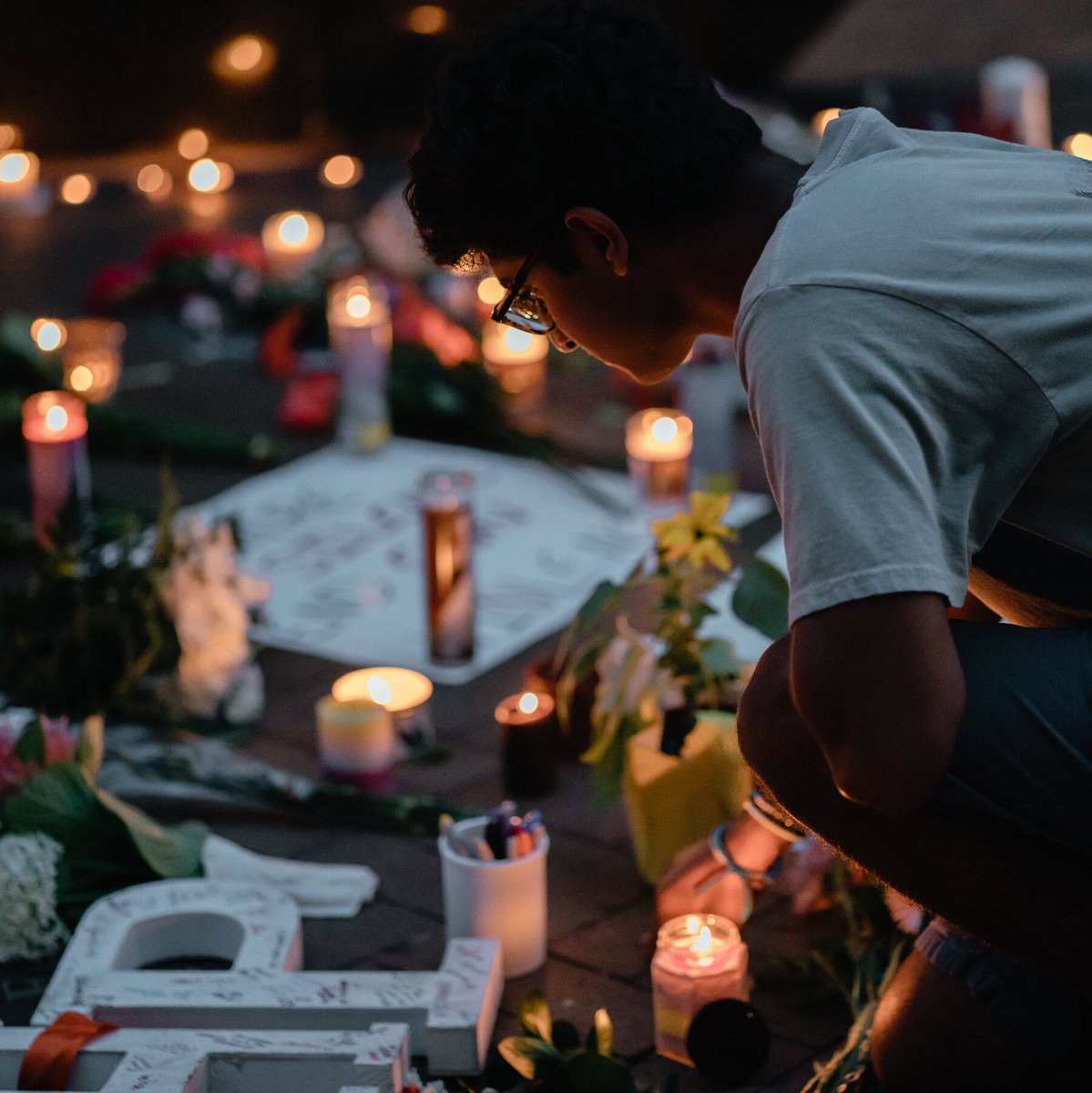 JohnRDallasJr's tweet photo. #Chicago is where the @nytimes postmarked this heart-engraved invitation to continue to “rethink our ways to think” about #PublicSafety.
#ThinkAgain are the invisible final words of any news coverage about #MentalHealth, #GunAccess, and #DecisionMaking.
https://t.co/9fucfIzEpm https://t.co/3BiSlwW1O7