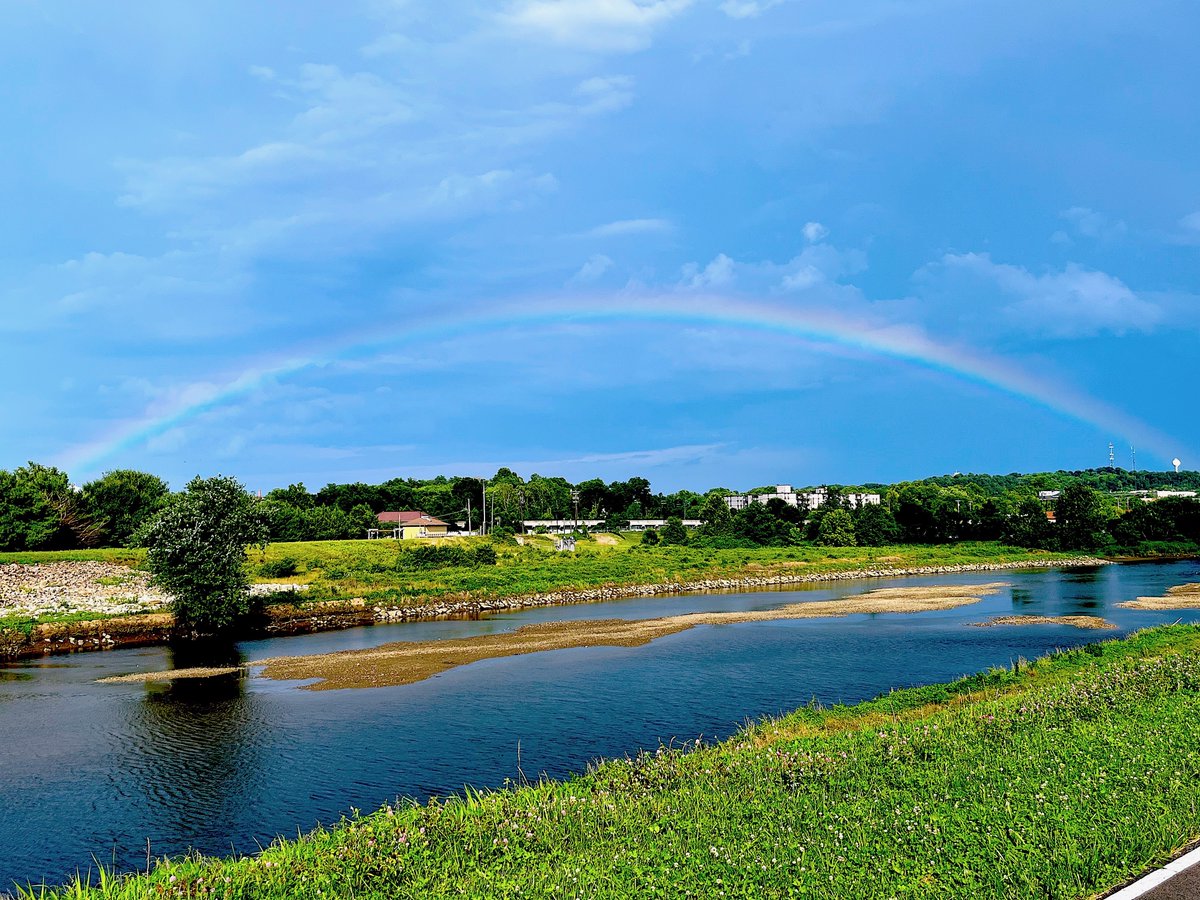 HyattsvilleWire's tweet photo. In the moment. https://t.co/dzG8p1HRcs @BladensburgPD #fullrainbow #bladensburgwaterfront #anacostiariver https://t.co/uuTFMzsdhO