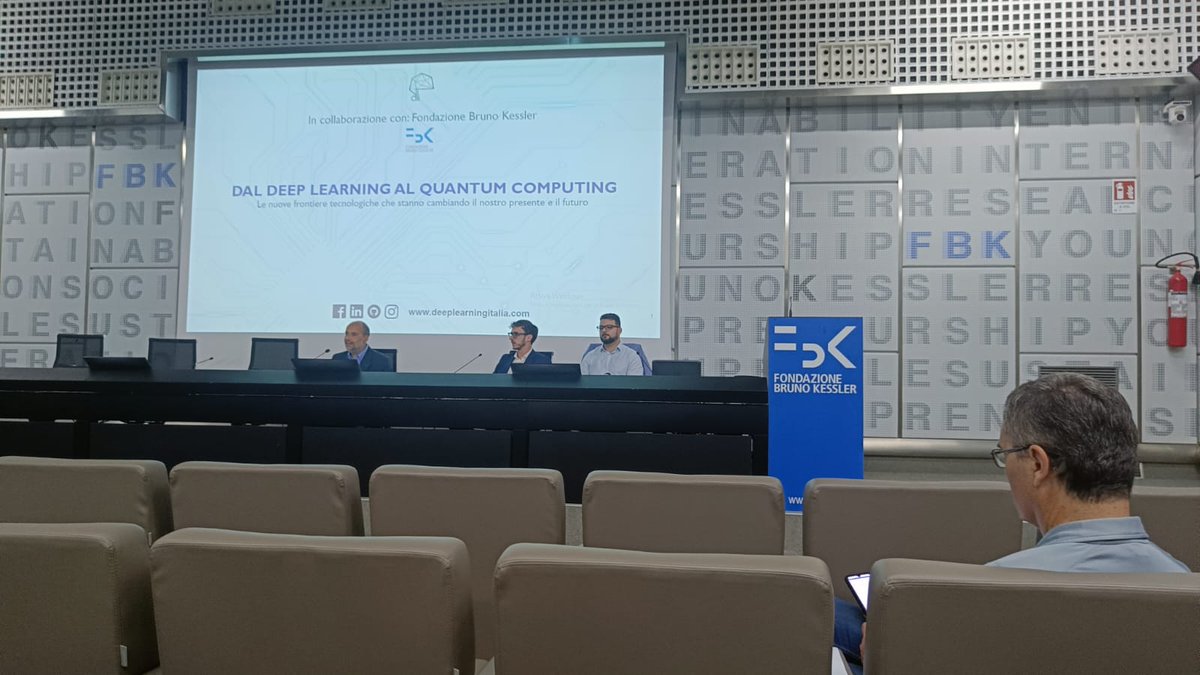 Socialit tweet media