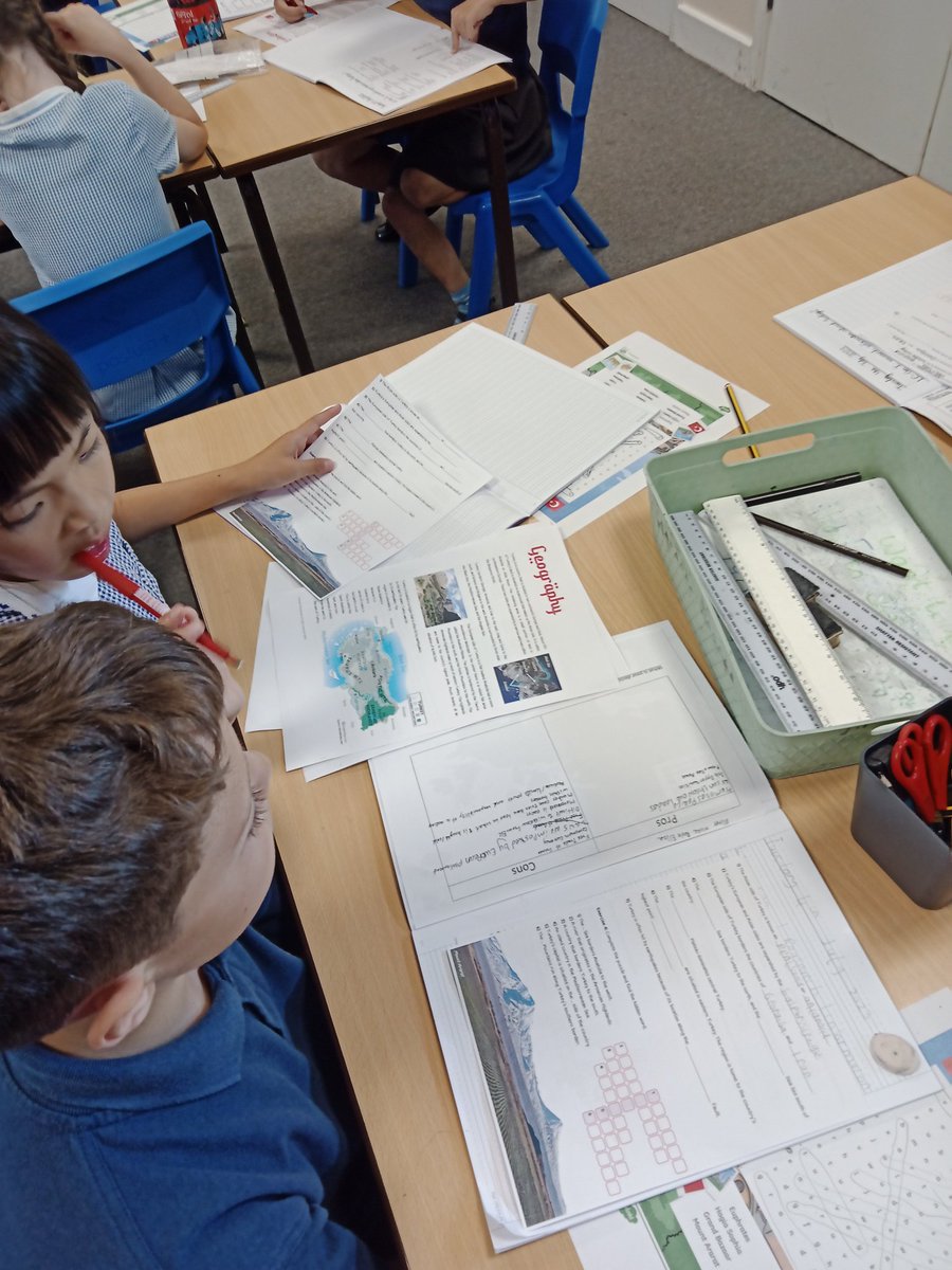 MrKSGC's tweet photo. Year 3 are busy researching the fantastic country of Turkiye. In preparation for our trip to Yaprak restaurant in Tyldesley @MrGSGC  #SGCWOW #SGCGeography #SGCHistory https://t.co/i4xeFR2n7R