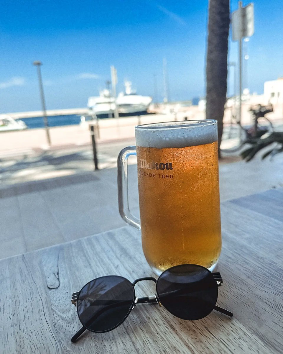 WillemBotha's tweet photo. Dora the Explorer in Formentera!

Ekt vandag n bootrit gevat vanaf Ibiza na n klein eiland, Formentera. 'n Fiets gehuur en die eiland plat gery! Die water is mal mooi!

Die bier is yskoud maar kos jou so R120. So jy drink stadig en waardeer elke slukkie!  🍻  🍻  🍻 https://t.co/qdJoef4Myt