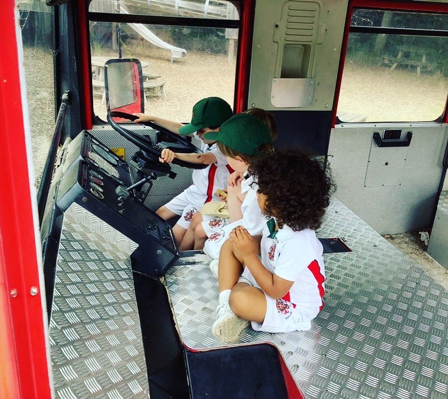 ArnoldHouseSch's tweet photo. Pre-Reception had a great time visiting Battersea Park Zoo last week. They got to make a special toy for some animal friends using cardboard boxes and sticks. And, as you can see in the pictures, even the teachers had fun! #prereception #schooltrip #zootrip #earlyyearseducation https://t.co/slelf3KTvI