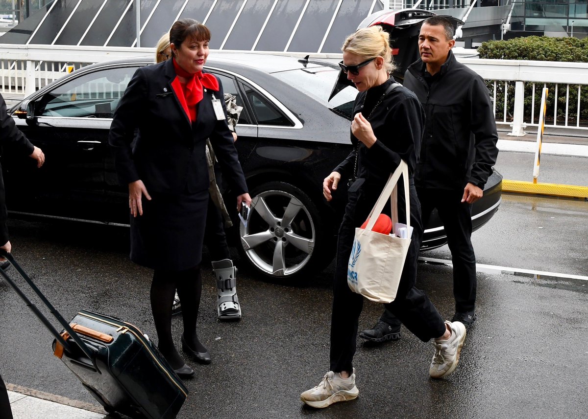 brcblanchett's tweet photo. Cate Blanchett no aeroporto de Sydney, Austrália, hoje, 04 de Julho.

📸 Confira mais fotos em https://t.co/fFvodlqNh6 https://t.co/TINLeG2hl6