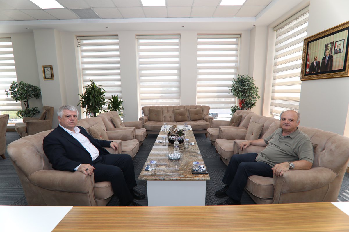 Birçok ilimizde Valilik görevinde bulunmuş olan değerli büyüğümüz ve hemşehrimiz Özdemir Çakacak’ı misafir ettik.

Kıymetli Özdemir ağabeyimize nazik ziyaretinden dolayı teşekkür ediyorum.