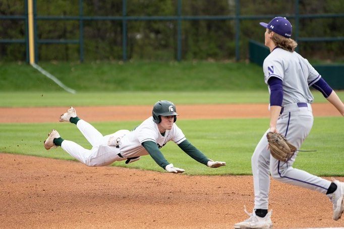 d1baseball's tweet photo. 2023 #MLBDraft: Top 150 College Prospects – Biggest Risers 📈

1. Brock Vradenburg, @MSUBaseball ⬆️84 
2. Caden Grice, @ClemsonBaseball ⬆️61
3. Mitch Jebb, @MSUBaseball ⬆️52 
4. Kristian Campbell, @GTBaseball ⬆️48

FULL LIST 👉 https://t.co/dYiaxwbEWX https://t.co/Q9UqNjR4xJ