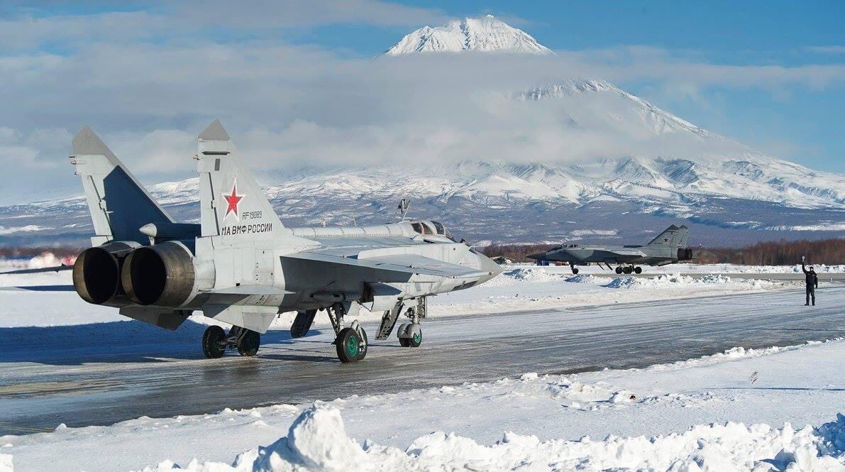 Avion de vânătoare rusesc MiG-31, prăbușit în Kamceatka. Flota rusă din Pacific executa un antrenament deasupra Golfului Avacea. Foto: Tw/@front_ukrainian