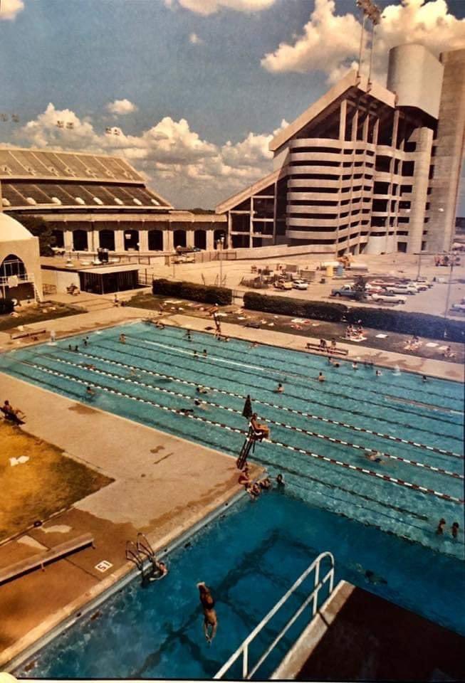 AggieSwimDive's tweet image. Howdy, Old Ags! Who remembers Cain Pool by Kyle Field? In the comments, let’s hear your favorite memories?!?! #GigemAggies #12thMan @12thMan @TAMULettermen @TAMU @AggieAthletes 🤠❤️👍🏽