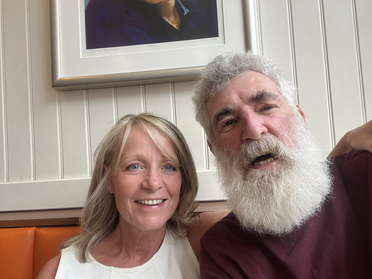 Evetssteve4's tweet photo. Brilliant, a #LookingForEric catch up with the fabulous #StephBishop (special guest Steve Macdonald) https://t.co/KzIiSk0GWL
