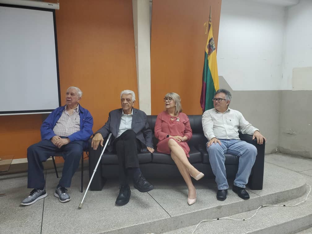 TiempoUC's tweet photo. #Noticias @facytuc_oficial celebró 30 años de formación a los mejores profesionales de las ciencias y tecnología. https://t.co/Pp8S4LSyXo