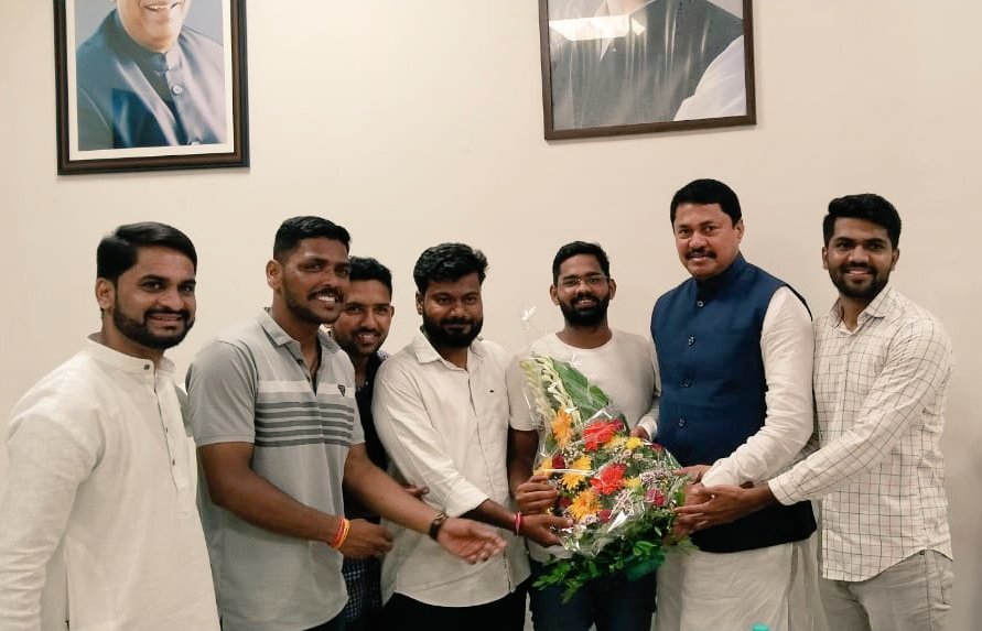 BaliramDoleyINC's tweet photo. साडेतीन वर्षात अनंत अडचणीेंचा सामना करत PSI झालेले माझे सहकारी शुभम कोरडे,रोहित पाटील व विशाल सवई,लक्ष्मण कांबळे यांचा मा.नाना पटोले यांच्या हस्ते काँग्रेसभवन,मुंबई येथे सत्कार करण्यात आला,मा.नानांनी वेळोवेळी केलेल्या सहकार्याबद्दल  आभार मानले.
@NANA_PATOLE @atullondhe https://t.co/FZTfjaReiE