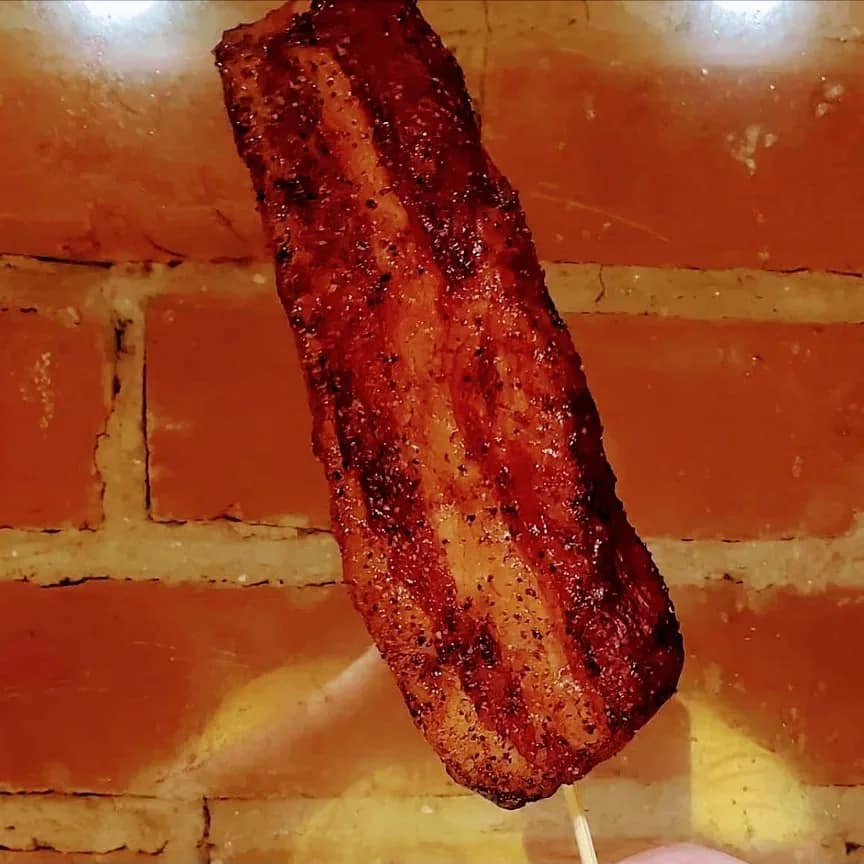 CrownAnchorPub's tweet photo. Happy 4th of July everyone. We open as usual at 11am and Cowlicks will be here 6pm till sold out with some amazing hotdogs and BBQ. Come to Algiers Point for the best view of the fireworks. 😃🍺🎆 https://t.co/ZFoj1JHJRB