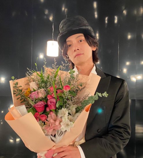 #지창욱생일축하해 #Congratulations 🎉🎂

배우로서도 그냥 지창욱으로도 소중하고 특별한 하루보내길 바래.