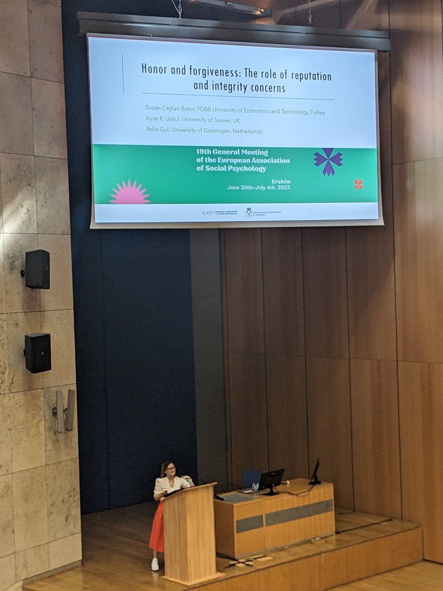 Pr. Maja Becker tweet media