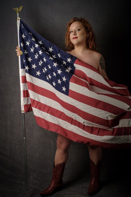 Happy 4th of July ❤️🇺🇸 https://t.co/ecDKYEoDD2