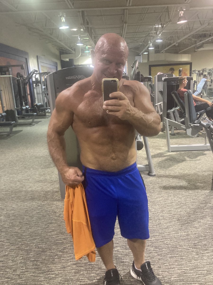 Wayne23801460's tweet photo. Tuesday morning roll call n it’s a hot n humid day here but nothing wrong with a little sweat n wet cause we all need a little fun n relaxing 😌 moment:) Keep on shining https://t.co/IXhPlWoJzP