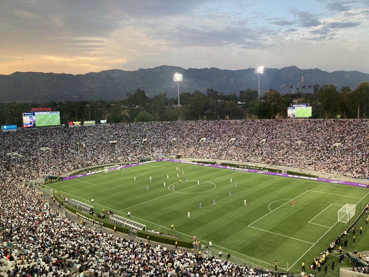 Tonight in Los Angeles, the MLS record attendance will be broken as the match between LA Galaxy and LAFC has officially sold out, with the Rose Bowl seating around 90,000 The monumental moments in American soccer just keep adding up. Happy 4th 🇺🇸