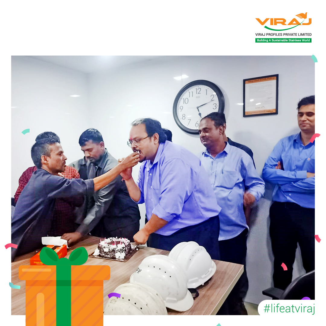 virajprofiles's tweet photo. Birthdays are special, and so are the parties that mark them. Here are a few glimpses from the monthly birthday celebrations at the SRM unit. We wish these dedicated Virajians a very happy and joyous future ahead.
.
.
.
#celebrations #SRMunit #team #Viraj #virajprofiles https://t.co/hCzWV71DkQ