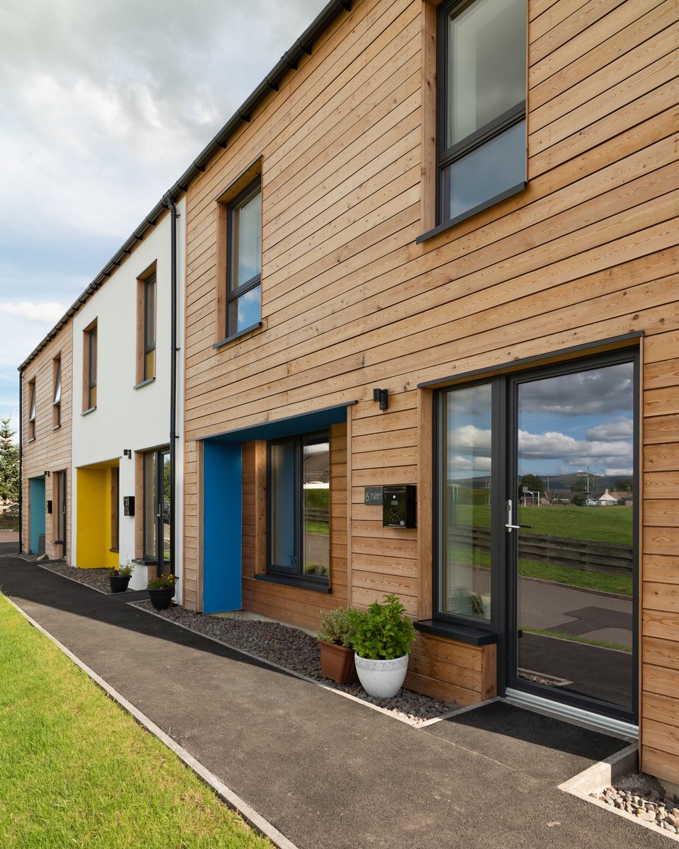 MYLANDSCOT's tweet image. Scotland’s first community-owned, passive-certified homes for affordable rent were created in Dumfries and Galloway by #NithValleyLeafTrust and @SoSCommHousing. Stunning &amp;amp; energy-efficient, it&apos;s a win-win for community and climate! 
#MyLandScotland 🏴󠁧󠁢󠁳󠁣󠁴󠁿✨ 

📷Tom Manley