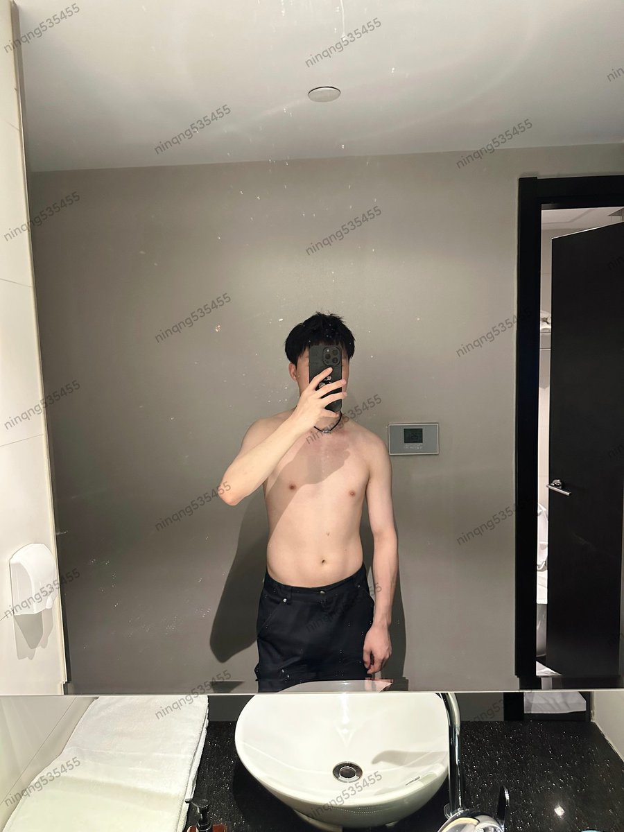 希望今天的你都比昨天的你更快乐
嗷嗷待操的正装黑袜大叔