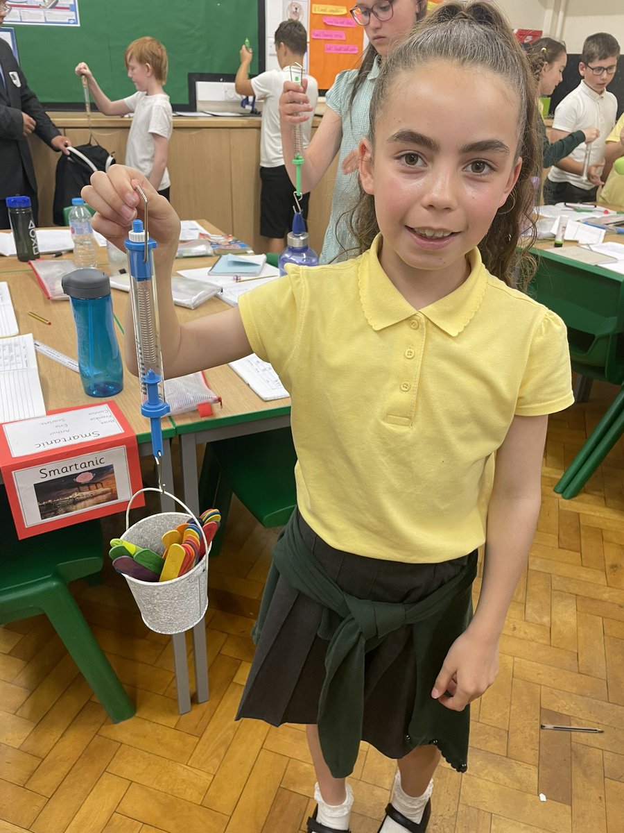 BellfieldPS's tweet image. Class 5 have been measuring Newtons using Newton metres this afternoon, we discovered that we divide the mass by 100 to find the newton weight! #HCAT #Brilliantbellfield