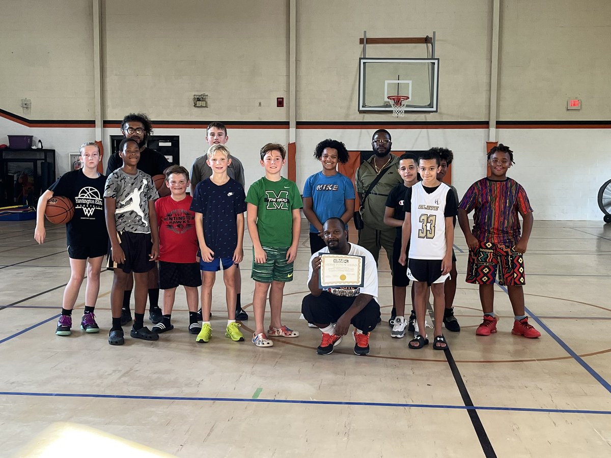 Herdfanbml's tweet photo. This guy right here has made an impact in my son’s life and so many other kids’ lives on and off the court/field. He deserves some recognition for everything he does. Congratulations Ush Wright on being our Hometown Hero! https://t.co/YB3rmpaNxM
