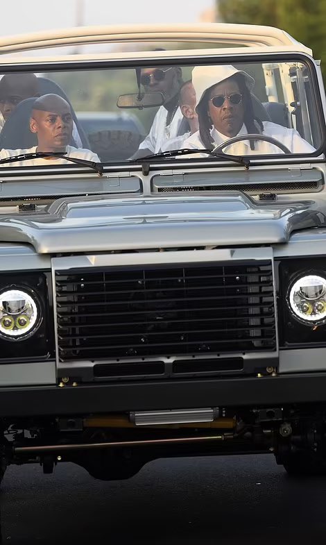 Firsty4HipHop's tweet image. #JayZ pulling up with #TyTy upfront and #CoreyGamble in the back at #MichaelRubin ‘s 4th of July party yesterday 🐐
#FIRSTY4HipHop 🥤🥤🥤🥤

Photos / video by: elderordonez1 📸 // blayzenphotos 📸