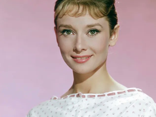 procesdelilith's tweet photo. « Il y a des voyages qui se font avec un seul bagage, le cœur. » - Audrey Hepburn https://t.co/6Ym33qpAU3