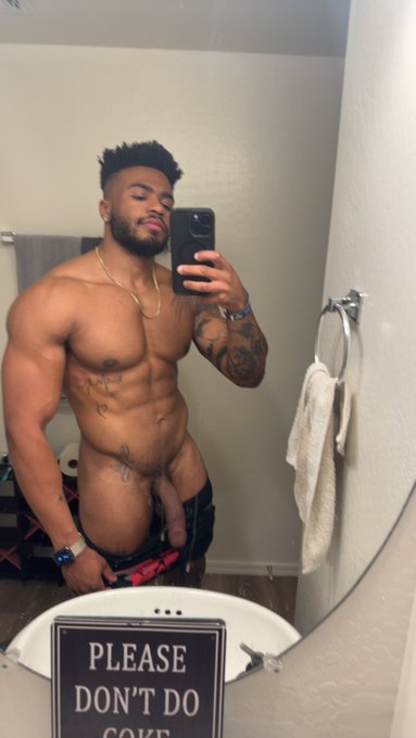 6am and horny :( https://t.co/AOdWZRmJhJ