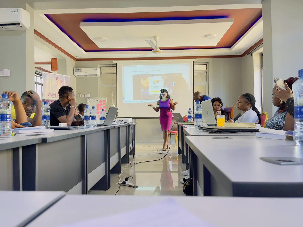 NataliMukundane's tweet photo. Moderating a session on the Africa Free Continental Trade Area Agreement and using environmental sustainable means to do trade at the Africa Human Rights Network Activists Lab workshop. #Youth4ClimateJustice #AfCFTA #AHRN #TalieTheModerator https://t.co/YaRJ4DQk7p