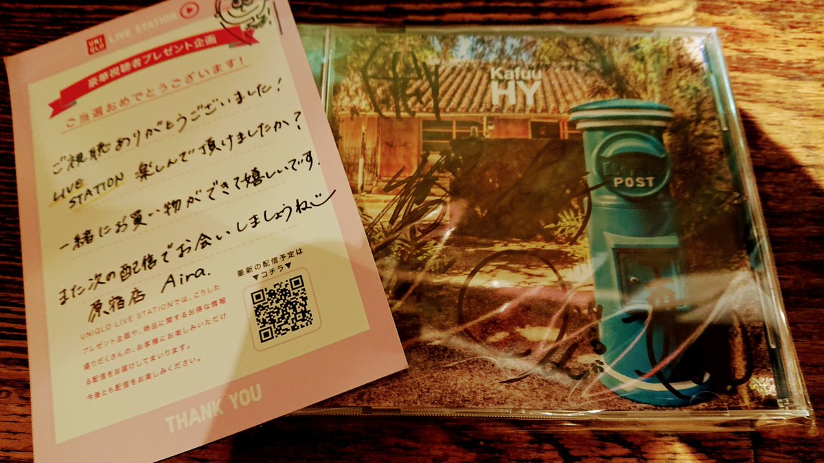 wattashinke's tweet photo. HYとユニクロのコラボキャンペーンの当選品届いたー❗❗
サイン入りのTシャツとアルバムなんてもう家宝です✨✨✨
一生大切にします。ありがとうございます。:゚(;´∩`;)゚:。
#HY
#Kafuu
#ユニクロ
#StyleHint https://t.co/rYlBE7WH5f