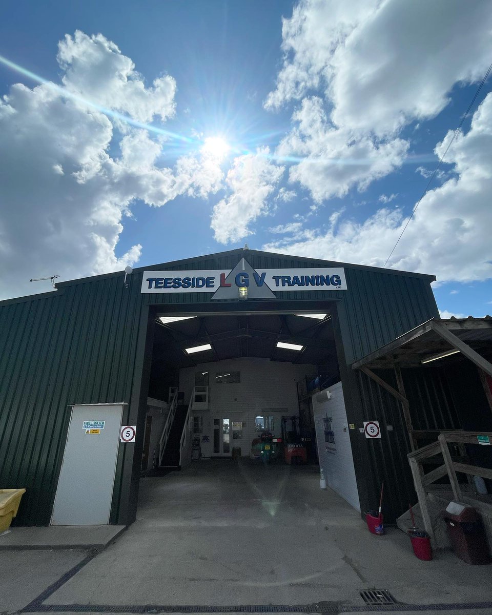TeessideLGV's tweet image. Need to refresh your CPC? We have a course running w/c 17th July 2023 with availability to book individual days or the full 35 hours. Contact us on 01642 466099 or info@tlgv.co.uk to enquire 🚛 #DriverCPCtraining #Teesside #DriverTraining