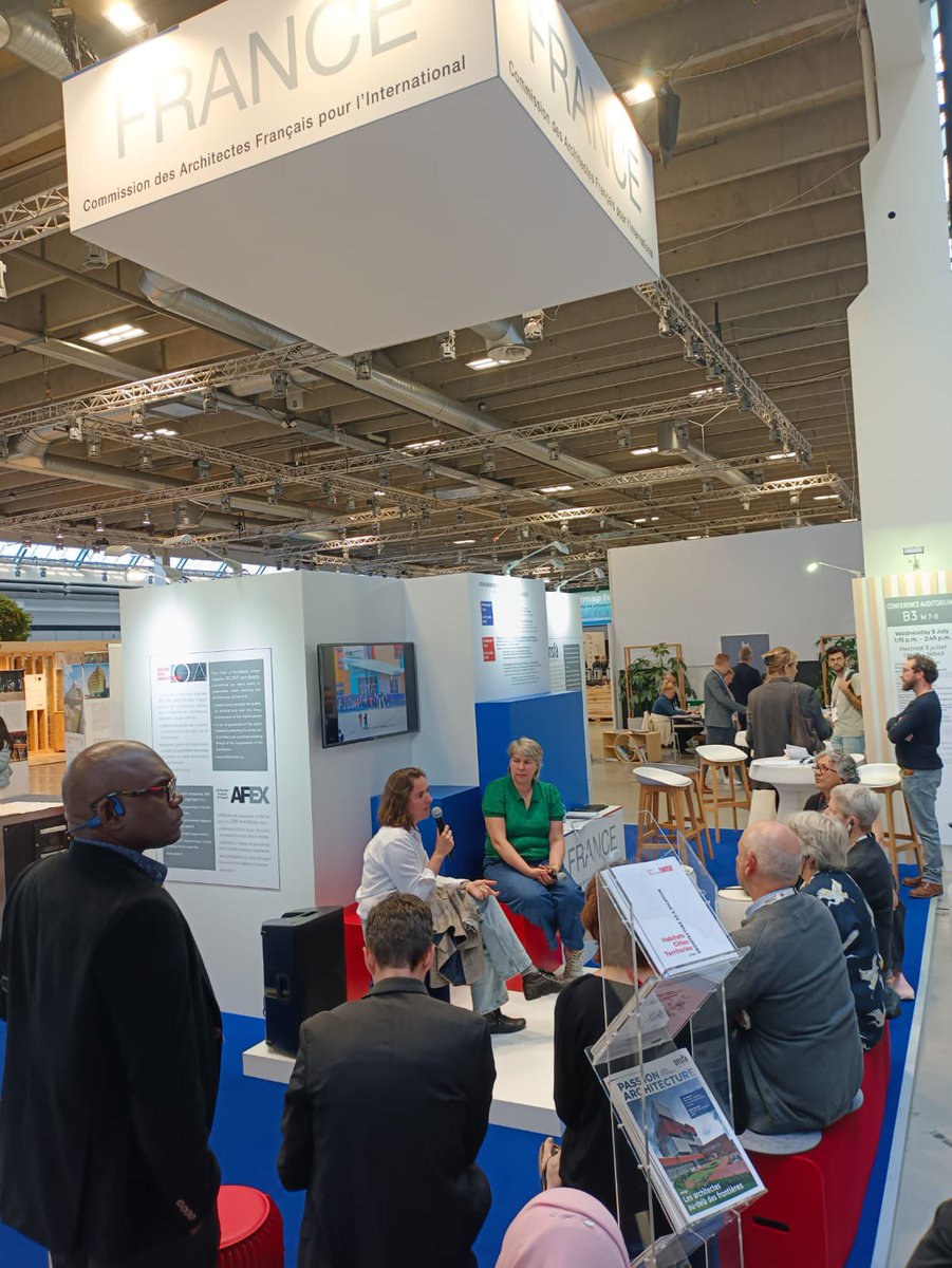 📢 @UIA2023CPH : Angela Rolfe, Architecture for All, Valérie Flicoteaux, VP d’<a href="/Architectes_org/">Conseil national de l'Ordre des architectes</a> présentent Hélène Reinhard, architecte, mention honorable catégorie Espaces conviviaux et inclusifs pour l’école Jean Macé à Trappes #teamarchi #UIA2023CPH #sustainablefutures2023