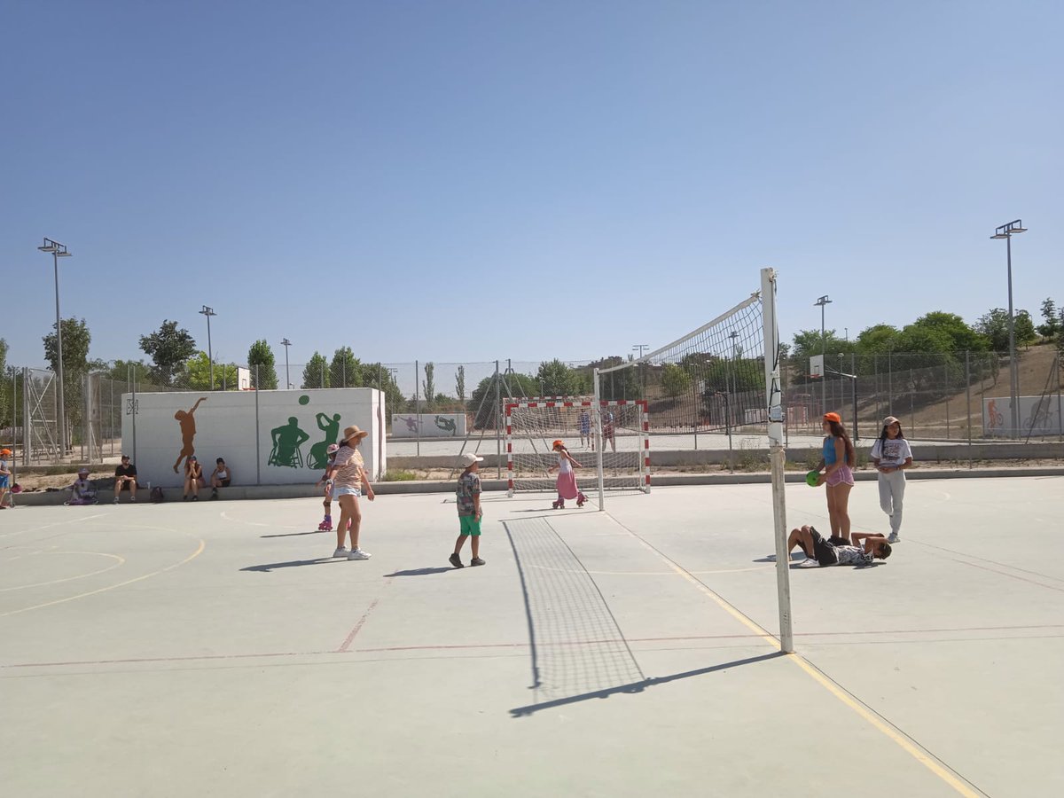 Martes y parque de la Gavia!! ⛲ Disfrutando haciendo actividades y juegos de agua! 💦🌞👏🏼

#CaixaProInfancia #ocioinfantil 

@la_coordinadora <a href="/FundlaCaixa/">Fundación ”la Caixa”</a> @MadridFamilias